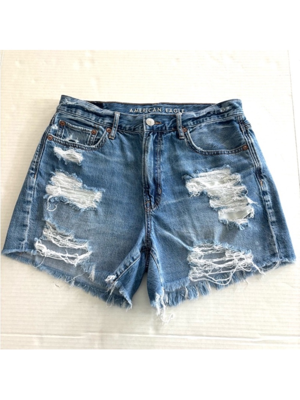 American Eagle 90s Boyfriend Short Blue Denim Distressed Stretch Women’s‎ size 4